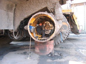800px-BelAZ_repair