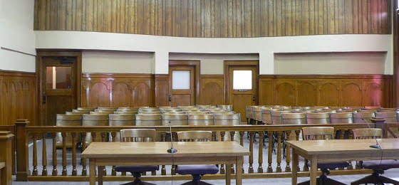 800px-Phelps_County_Courthouse_(Nebraska)_courtroom_2