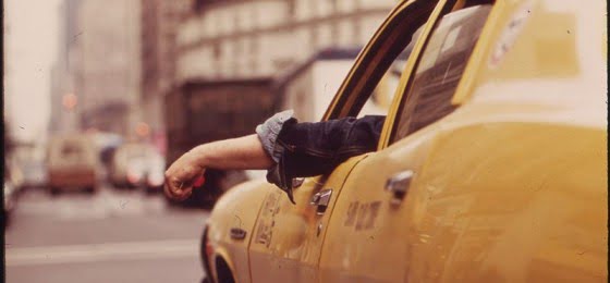 800px-CAB_DRIVER_WAITS_AT_INTERSECTION_IN_MIDTOWN_-_NARA_-_549862