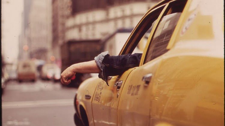 800px-CAB_DRIVER_WAITS_AT_INTERSECTION_IN_MIDTOWN_-_NARA_-_549862