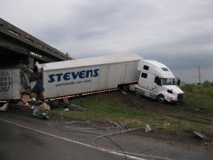 Weather-related_traffic_collision_on_the_Kansas_Turnpike