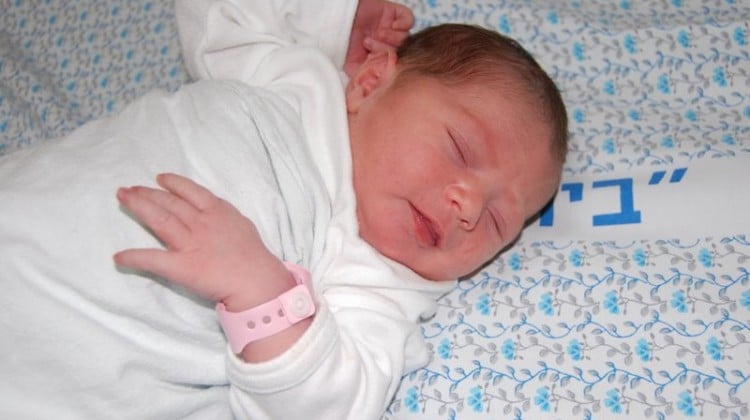 Baby_in_hospital