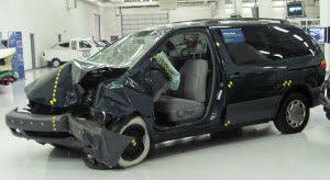 1998_Toyota_Sienna_LE_IIHS