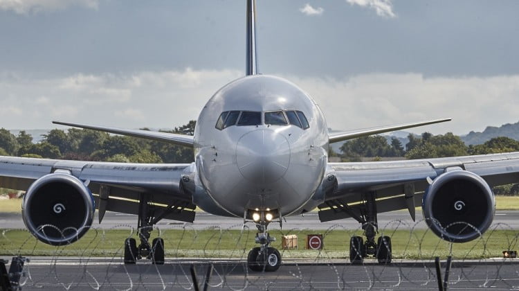 aircraft-994943_1280