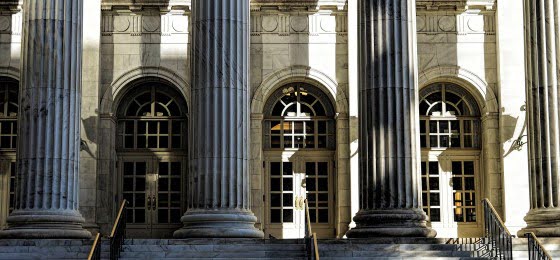 courthouse-1223279_1920