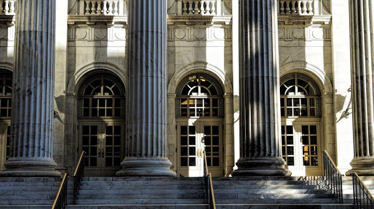 courthouse-1223279_1920