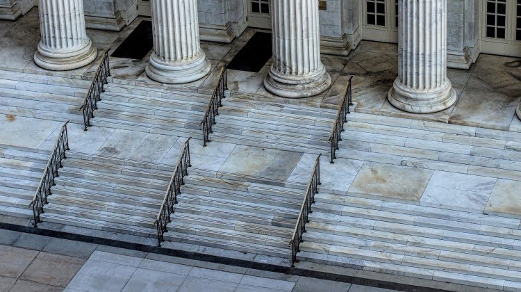 courthouse-1223280_1920