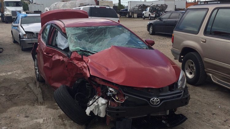 car-wreck-1618179_1280