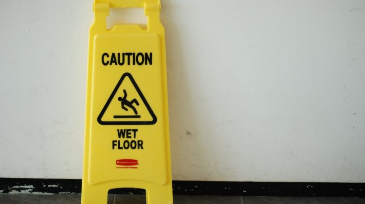 posted-warning-652115_1920