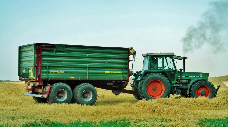 tractor-855940_1920